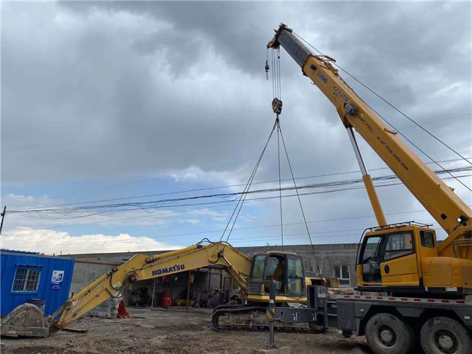 红花岗区25吨吊车的工作半径是多少？