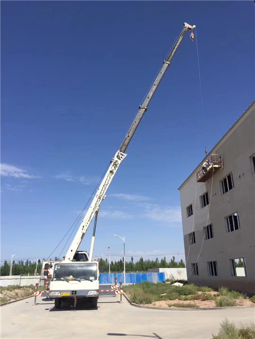 红花岗区“轻装强干”—— 吊车的 “轻量化臂架” 技术